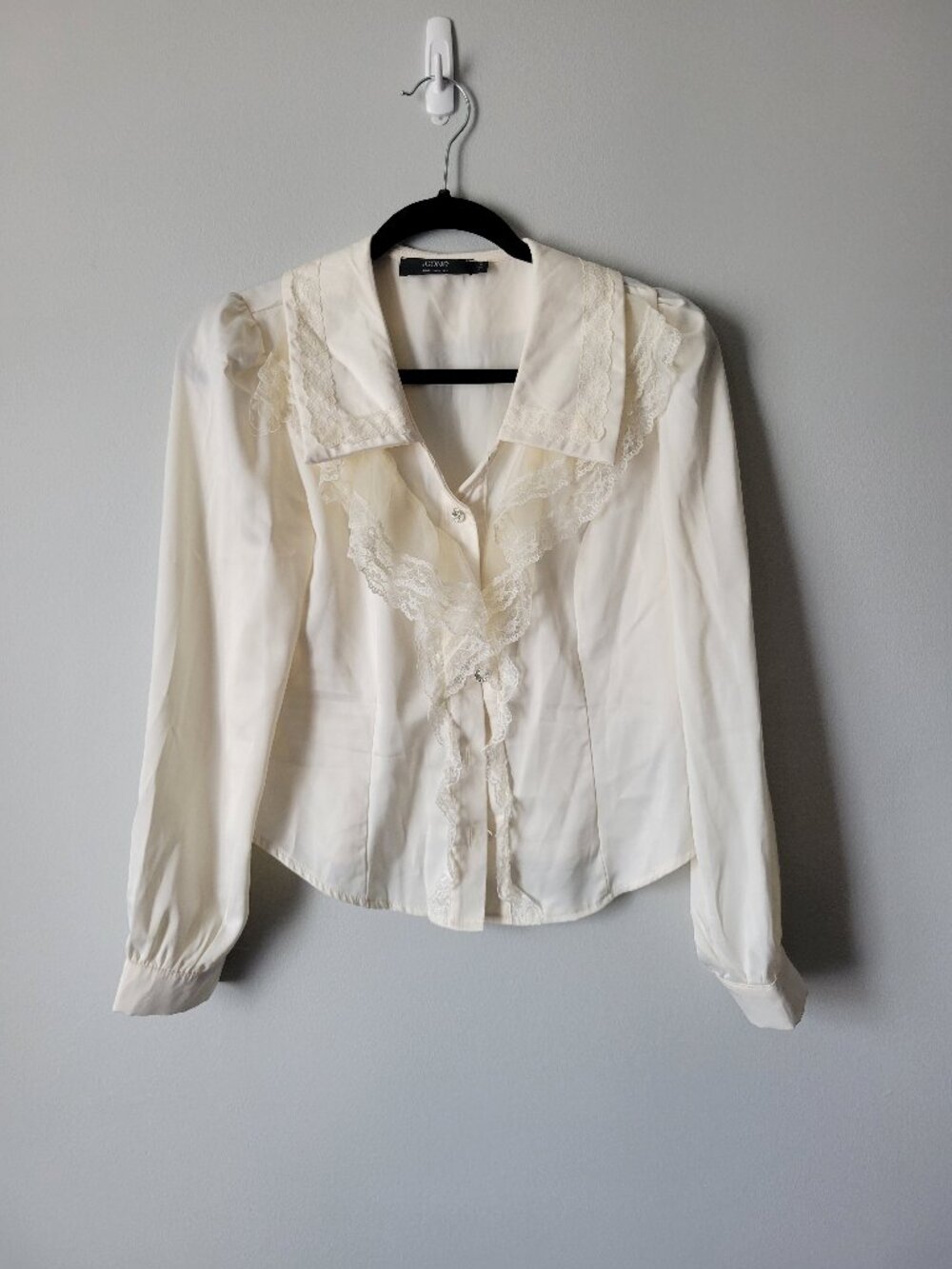 Stain and Lace Cropped Blouse